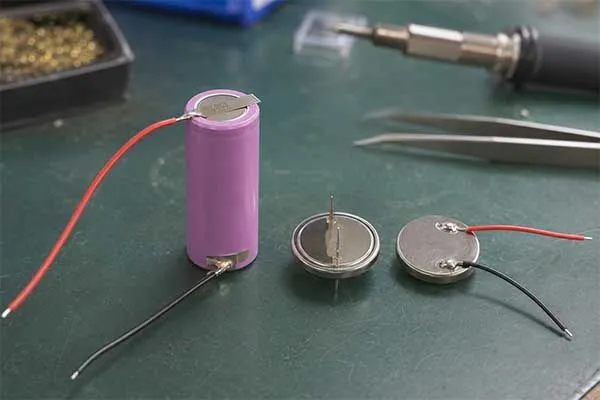 limno2 battery with Pins, Tabs, Wire leads on cylindrical and coin cell battery